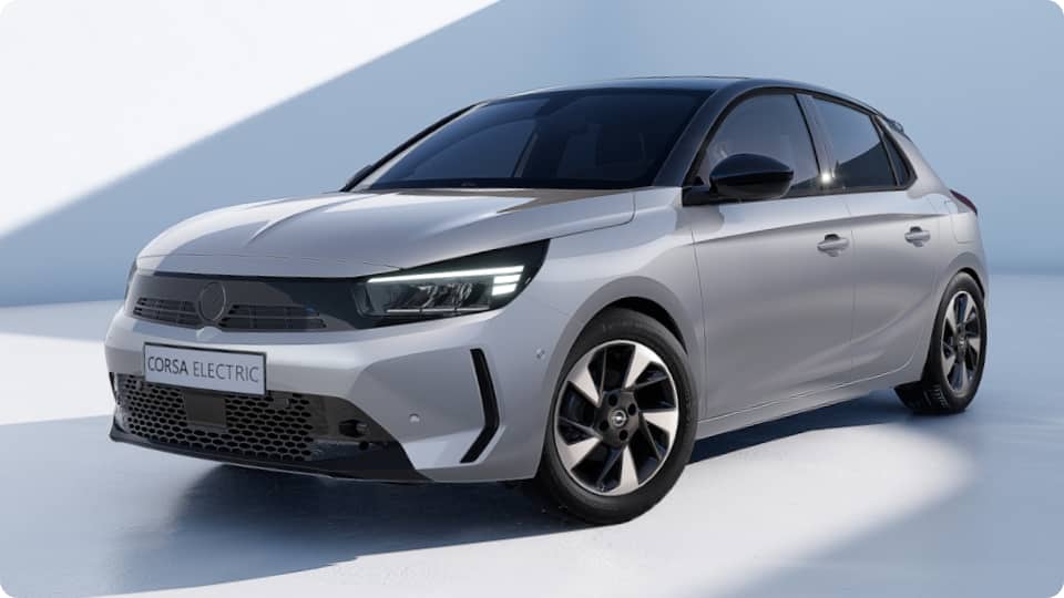 Vista frontale di Opel Corsa Edition e modelli GS argentati